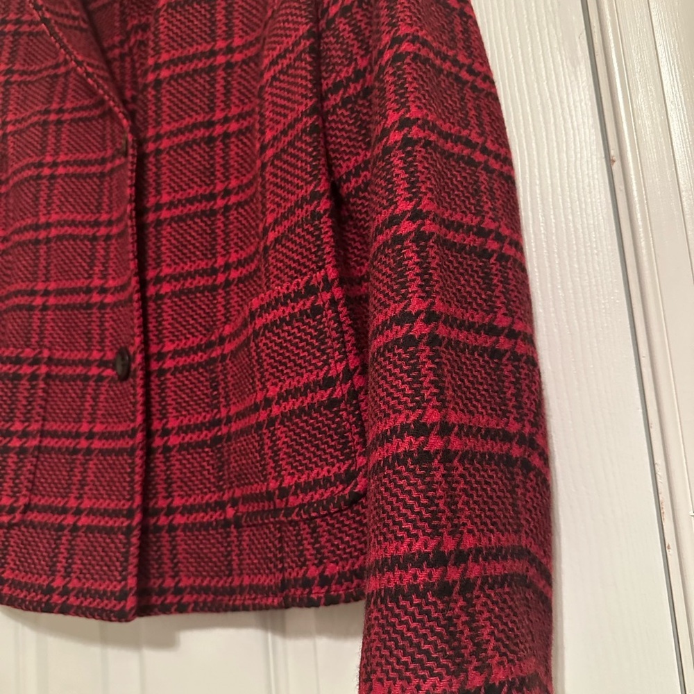 Talbots Women's Red and Black Checkered Blazer, size 12P, pre loved - Picture 5 of 8